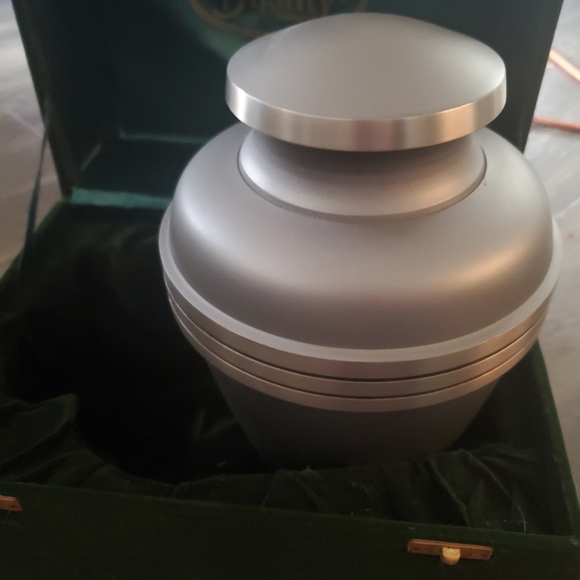 Urn - Picture 4 of 4